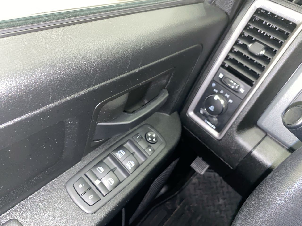 2020 Ram RAM 1500 Classic Crew Cab 4x4 (DS) in Regina, Saskatchewan