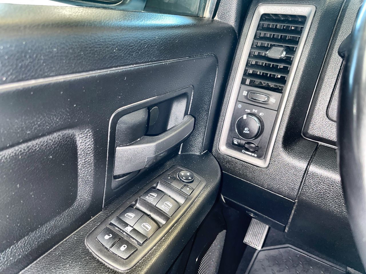 2021 Ram RAM 1500 Classic Crew Cab 4x4 (DS)