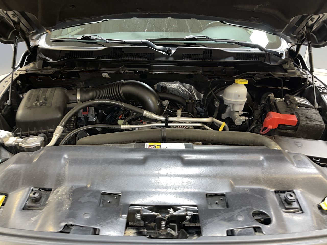 Ram RAM 1500 Classic Crew Cab 4x4 (DS)  2021 à Regina, Saskatchewan