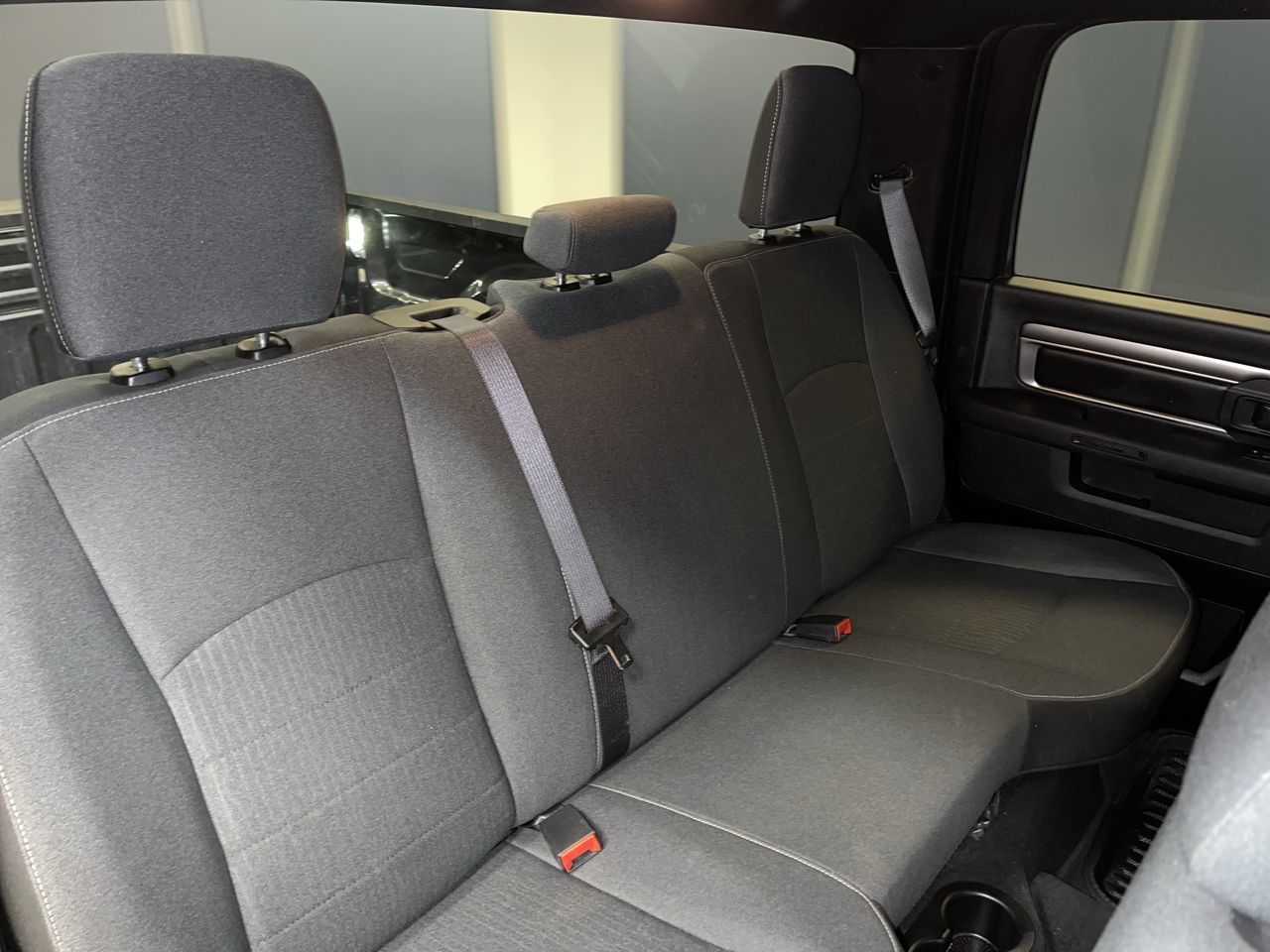 Ram RAM 1500 Classic Crew Cab 4x4 (DS)  2021 à Regina, Saskatchewan