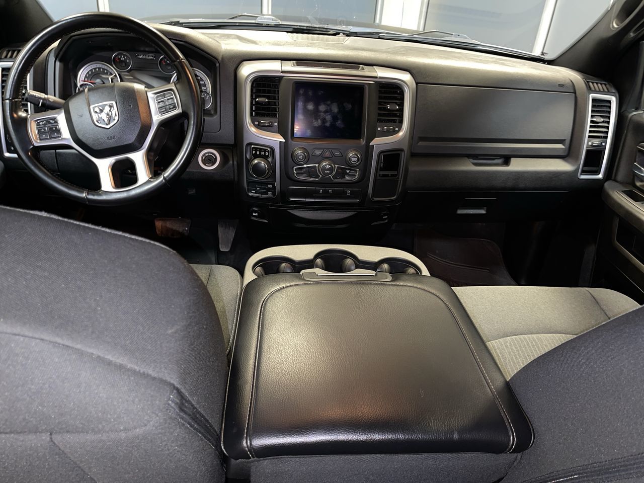 Ram RAM 1500 Classic Crew Cab 4x4 (DS)  2021 à Regina, Saskatchewan