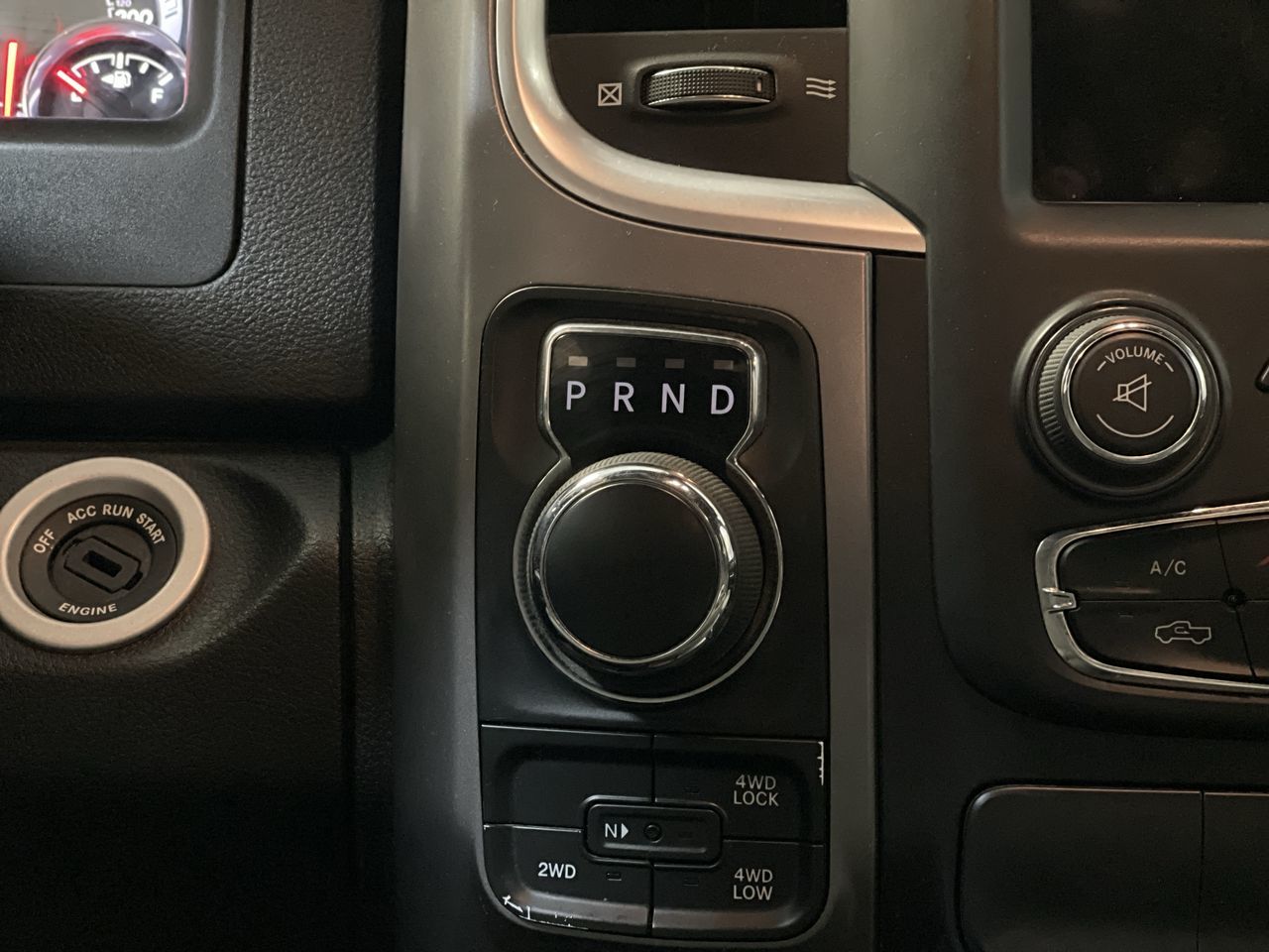 Ram RAM 1500 Classic Crew Cab 4x4 (DS)  2021 à Regina, Saskatchewan