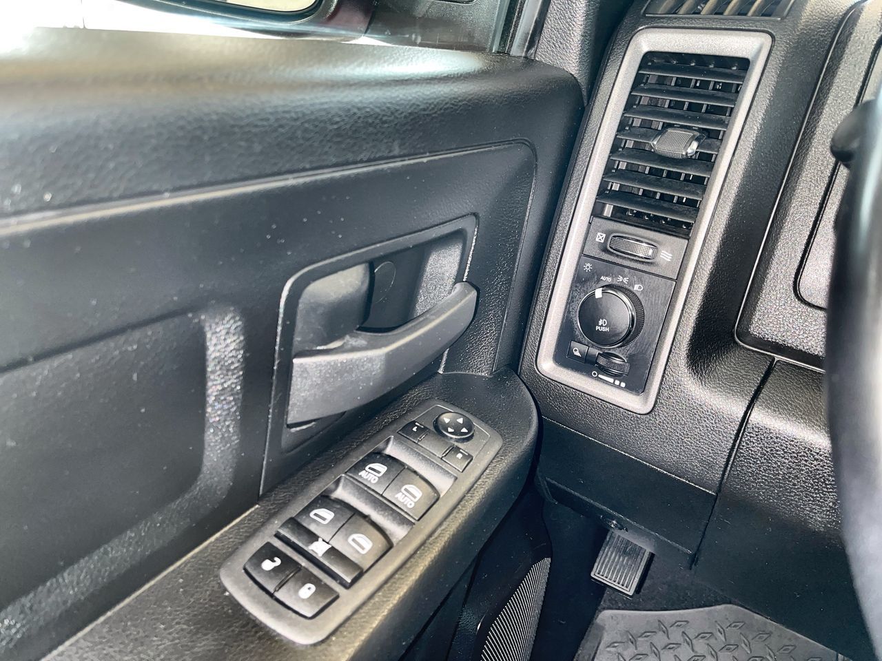 2022 Ram RAM 1500 Classic Crew Cab 4x4 (DS) in Regina, Saskatchewan