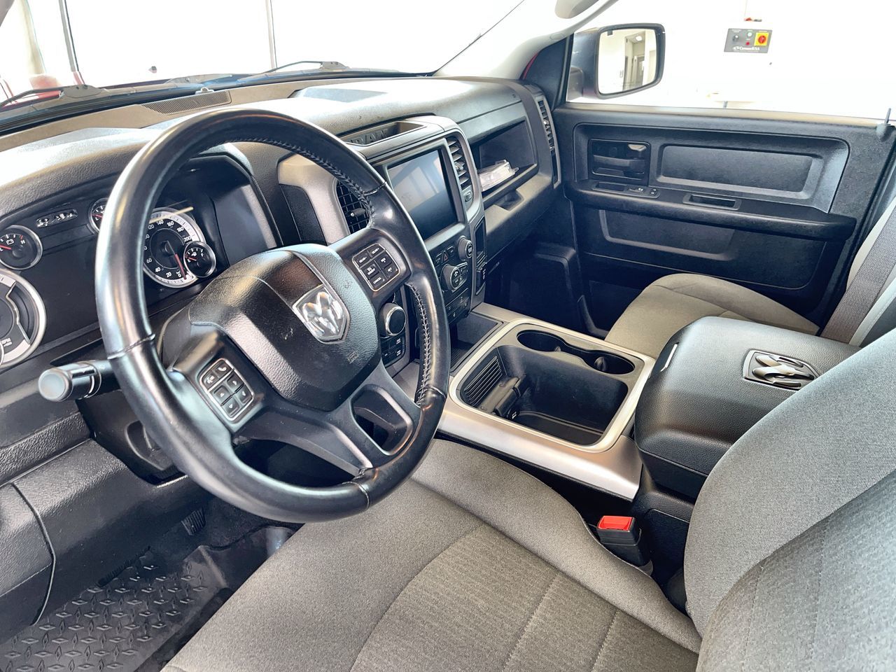 2022 Ram RAM 1500 Classic Crew Cab 4x4 (DS)