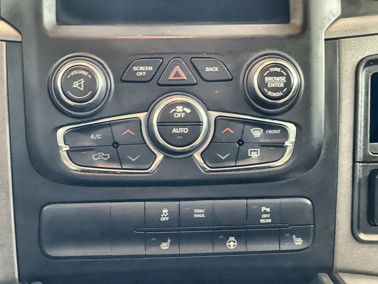 2022 Ram RAM 1500 Classic Crew Cab 4x4 (DS)