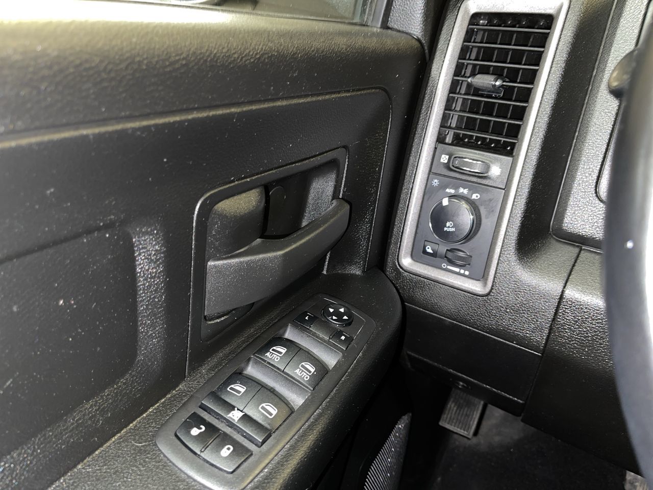 2022 Ram RAM 1500 Classic Crew Cab 4x4 (DS) in Regina, Saskatchewan