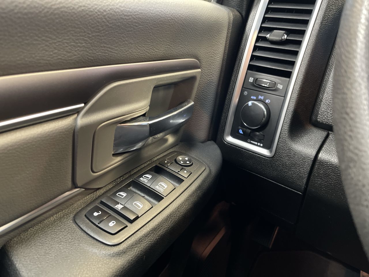 2023 Ram RAM 1500 Classic Crew Cab 4x4 (DS) in Regina, Saskatchewan