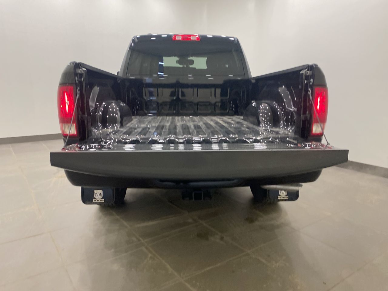 2022 Ram RAM 1500 Classic Quad Cab 4x4 (DS) in Regina, Saskatchewan