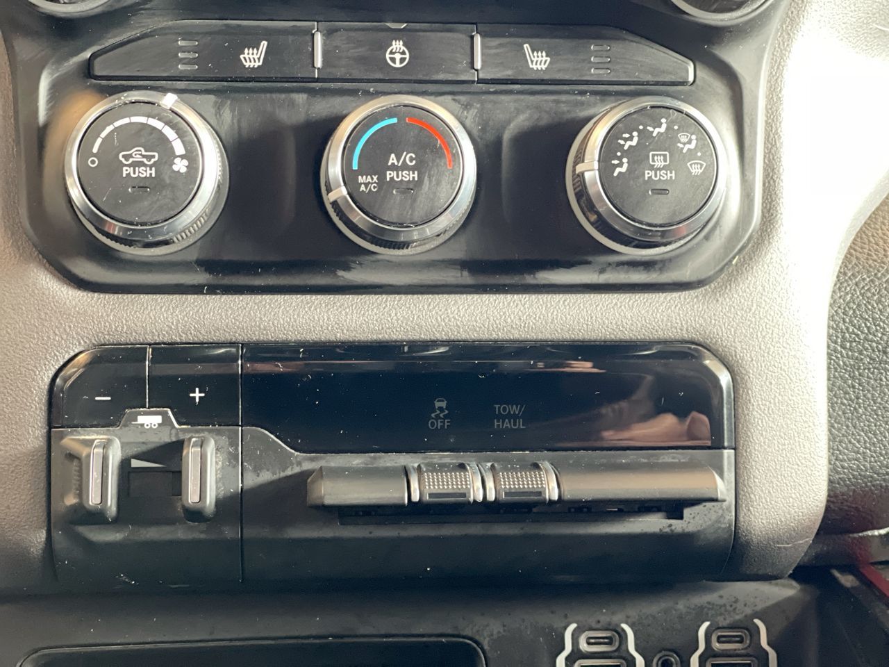 2020 Ram RAM 1500 Crew Cab 4x4 (DT)