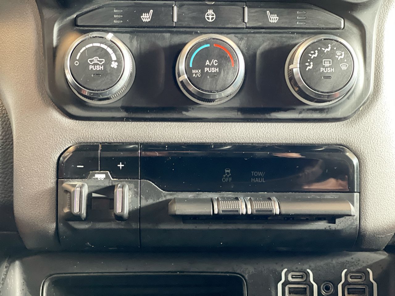 2020 Ram RAM 1500 Crew Cab 4x4 (DT)