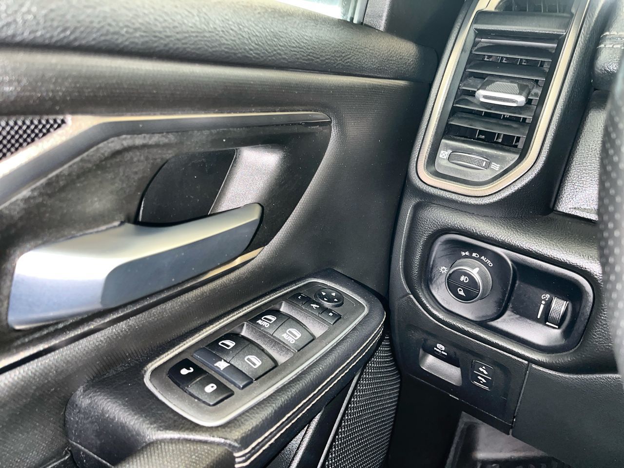 2022 Ram RAM 1500 Crew Cab 4x4 (dt) in Regina, Saskatchewan