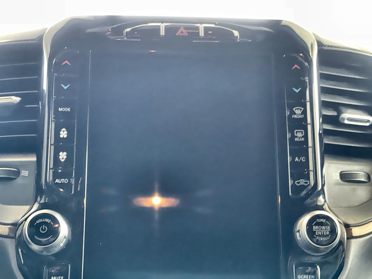 2022 Ram RAM 1500 Crew Cab 4x4 (dt)