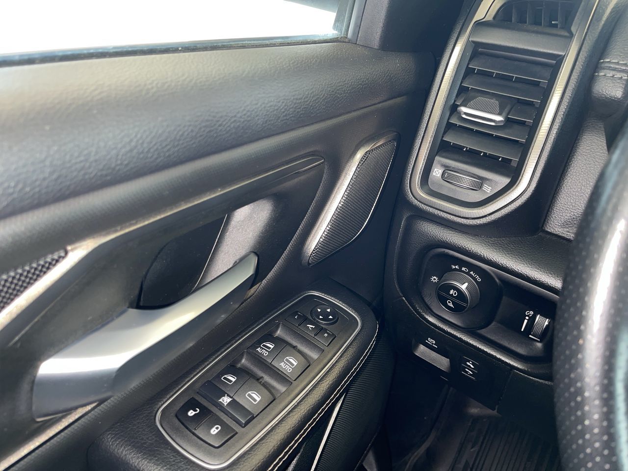 2022 Ram RAM 1500 Crew Cab 4x4 (dt)