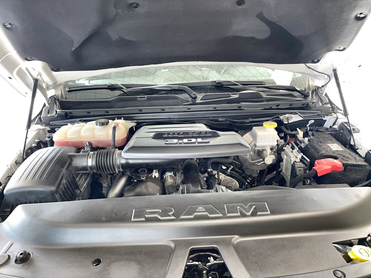 2022 Ram RAM 1500 Crew Cab 4x4 (dt)