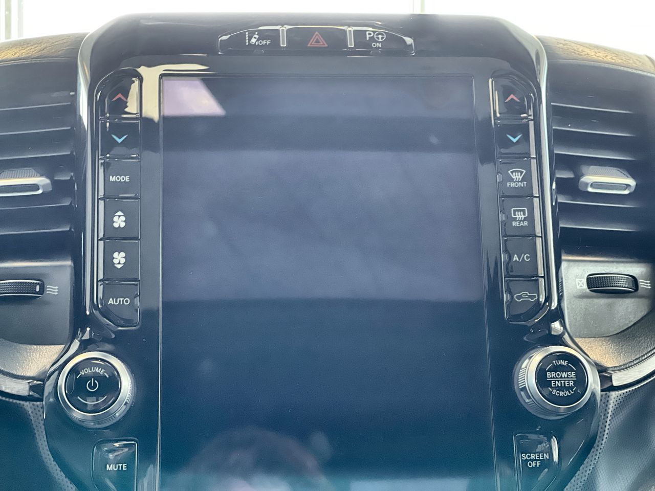 Ram RAM 1500 Crew Cab 4x4 (DT)  2022 à Regina, Saskatchewan