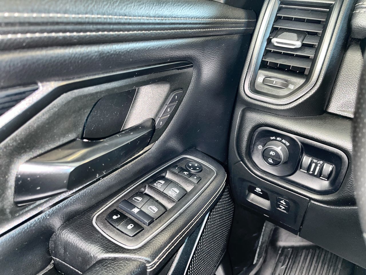 2023 Ram RAM 1500 Crew Cab 4x4 (dt)