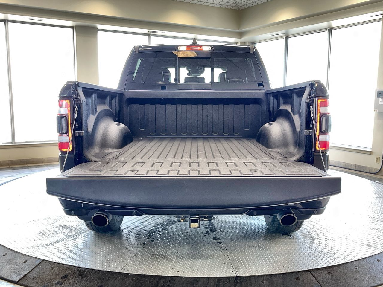 2023 Ram RAM 1500 Crew Cab 4x4 (dt)