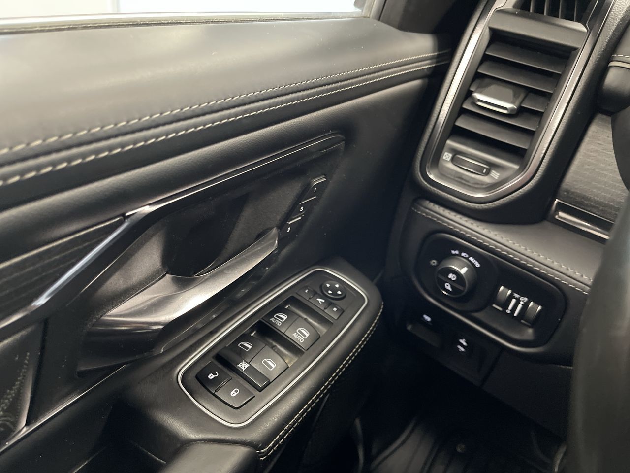 2023 Ram RAM 1500 Crew Cab 4x4 (DT)