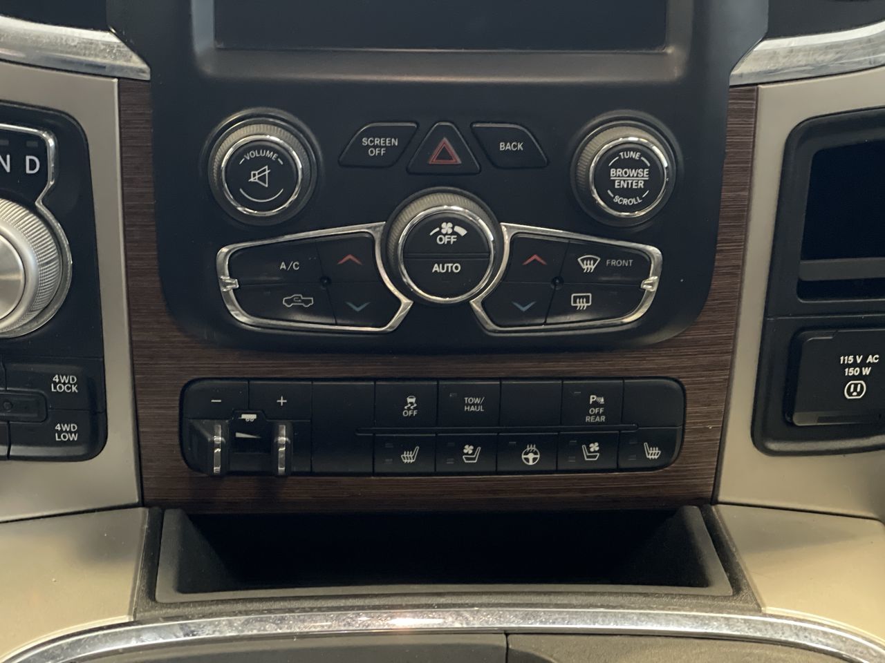 Ram RAM 1500 Crew Cab 4x4  2016 à Regina, Saskatchewan