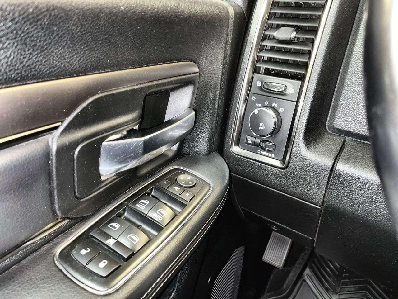 2017 Ram RAM 1500 Crew Cab 4x4 in Regina, Saskatchewan