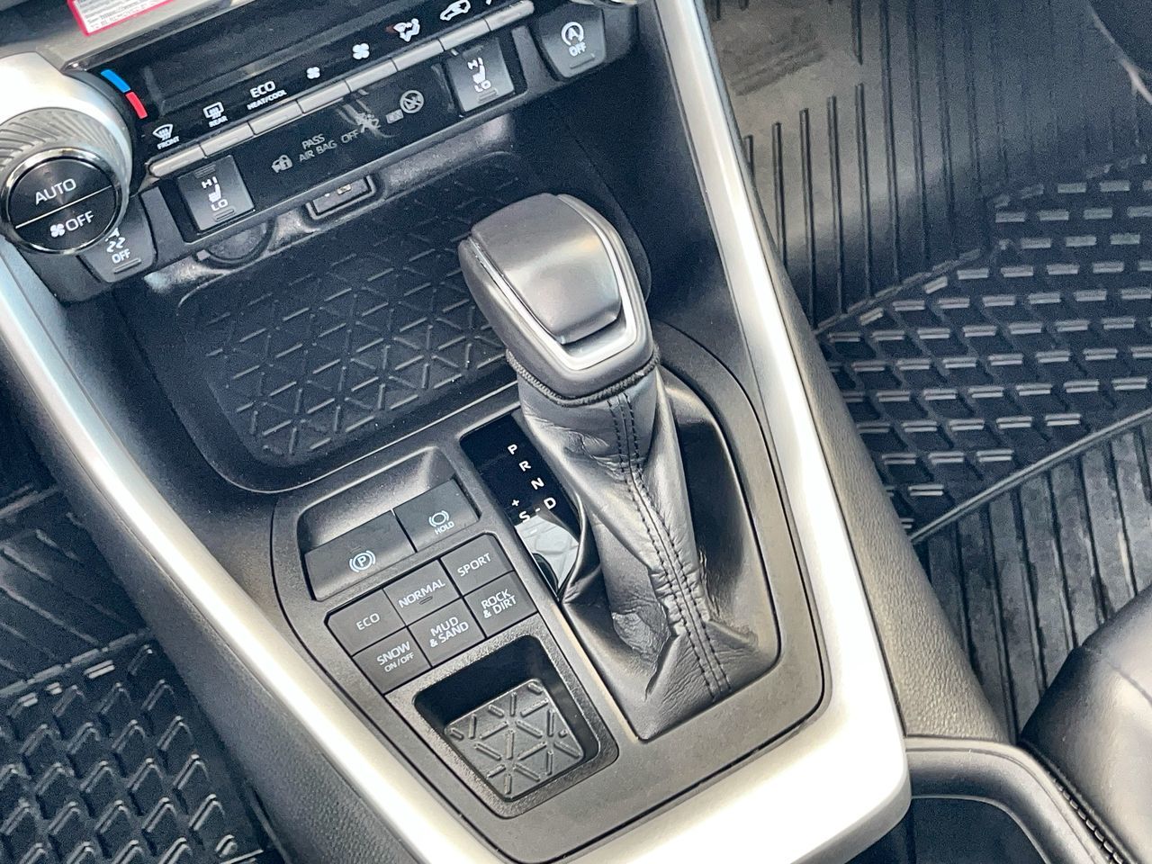 2025 Toyota RAV4 XLE AWD