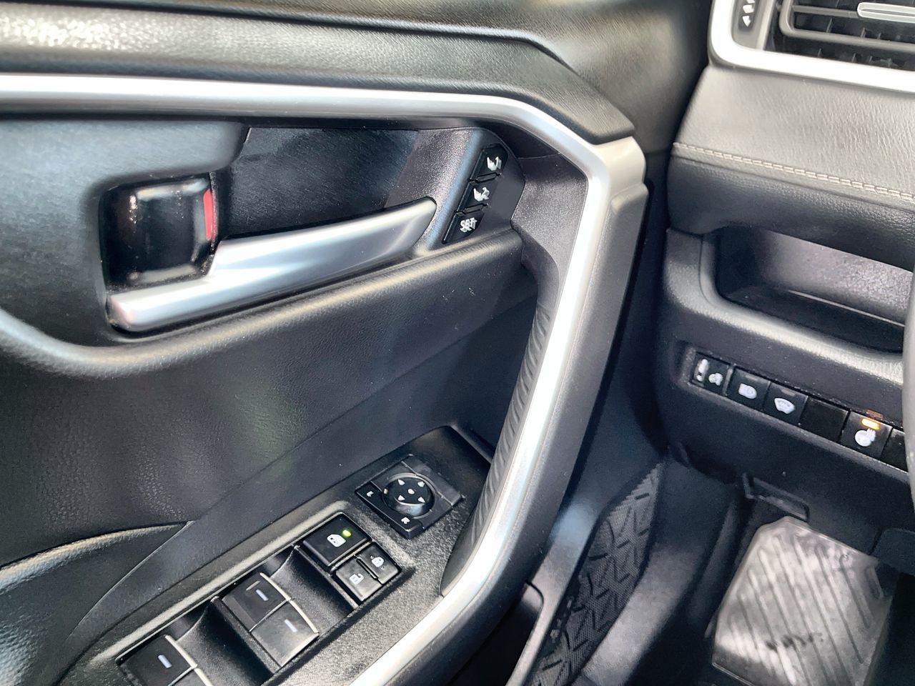 2025 Toyota RAV4 XLE AWD