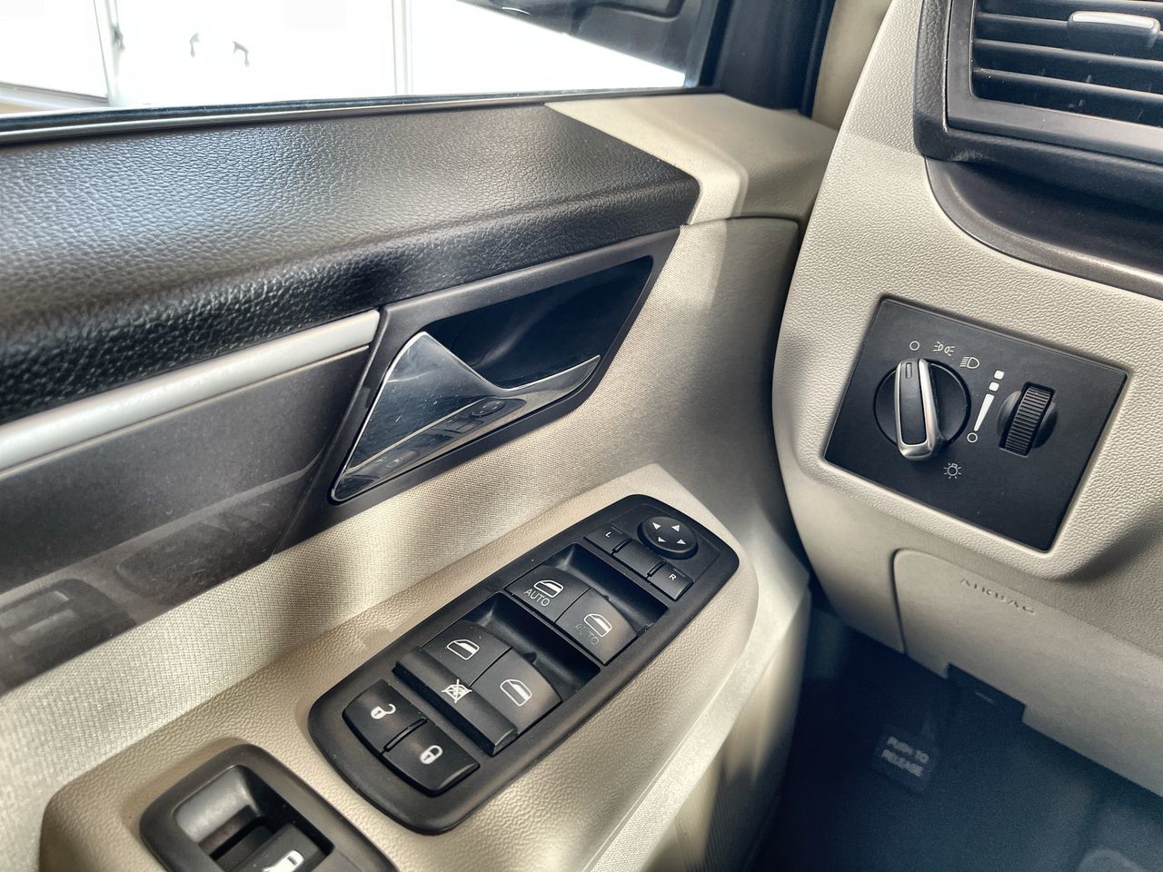 2011 Volkswagen Routan in Regina, Saskatchewan