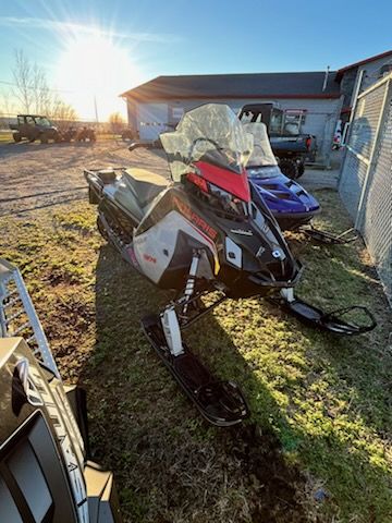 2022 Polaris 650 Voyageur 146