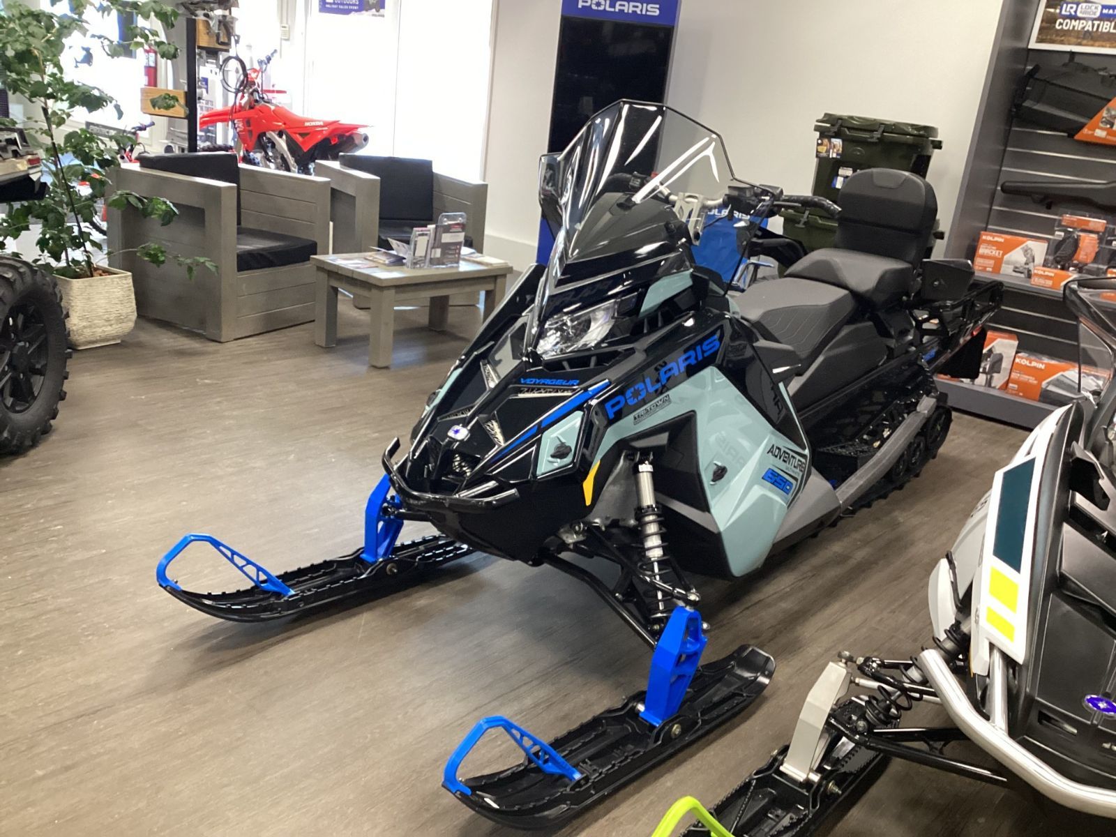 Polaris 650  VOYAGEUR  ADVENTURE   ULTIMATE 2.0  2026