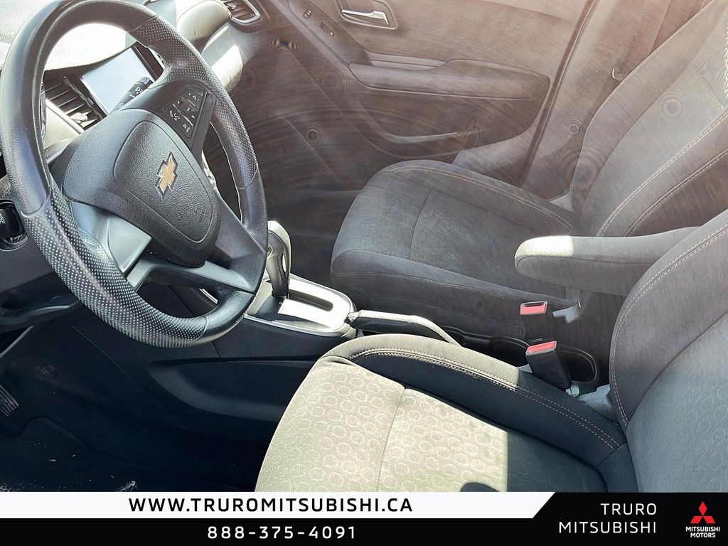 Photo 2017 Chevrolet Trax LS #8