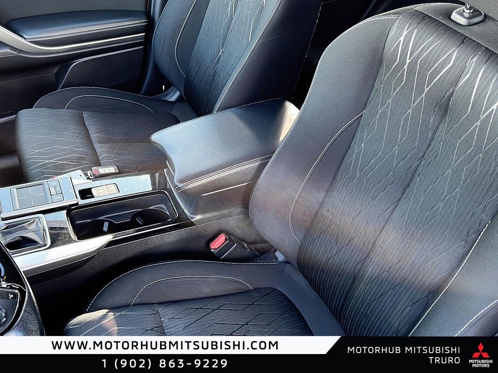 Photo 2018 Mitsubishi Eclipse Cross SE #8