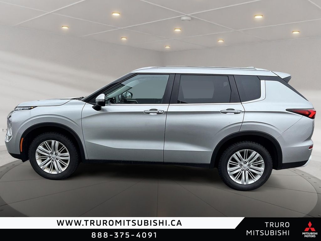 Photo 2022 Mitsubishi Outlander SE #5