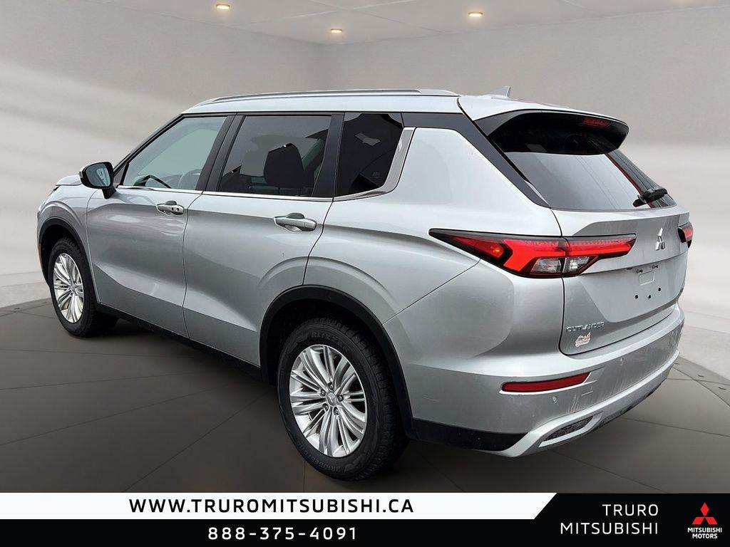 Photo 2022 Mitsubishi Outlander SE #4