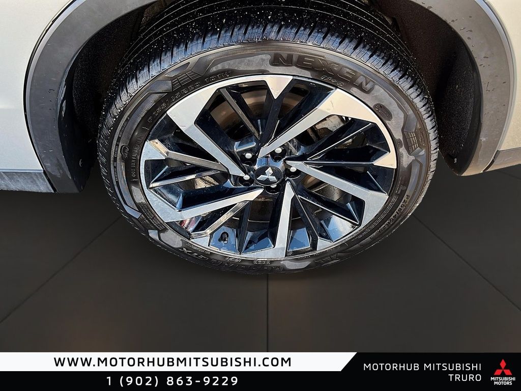 Photo 2022 Mitsubishi Outlander LE Premium #7
