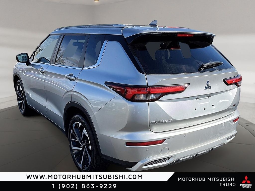 Photo 2022 Mitsubishi Outlander LE Premium #4