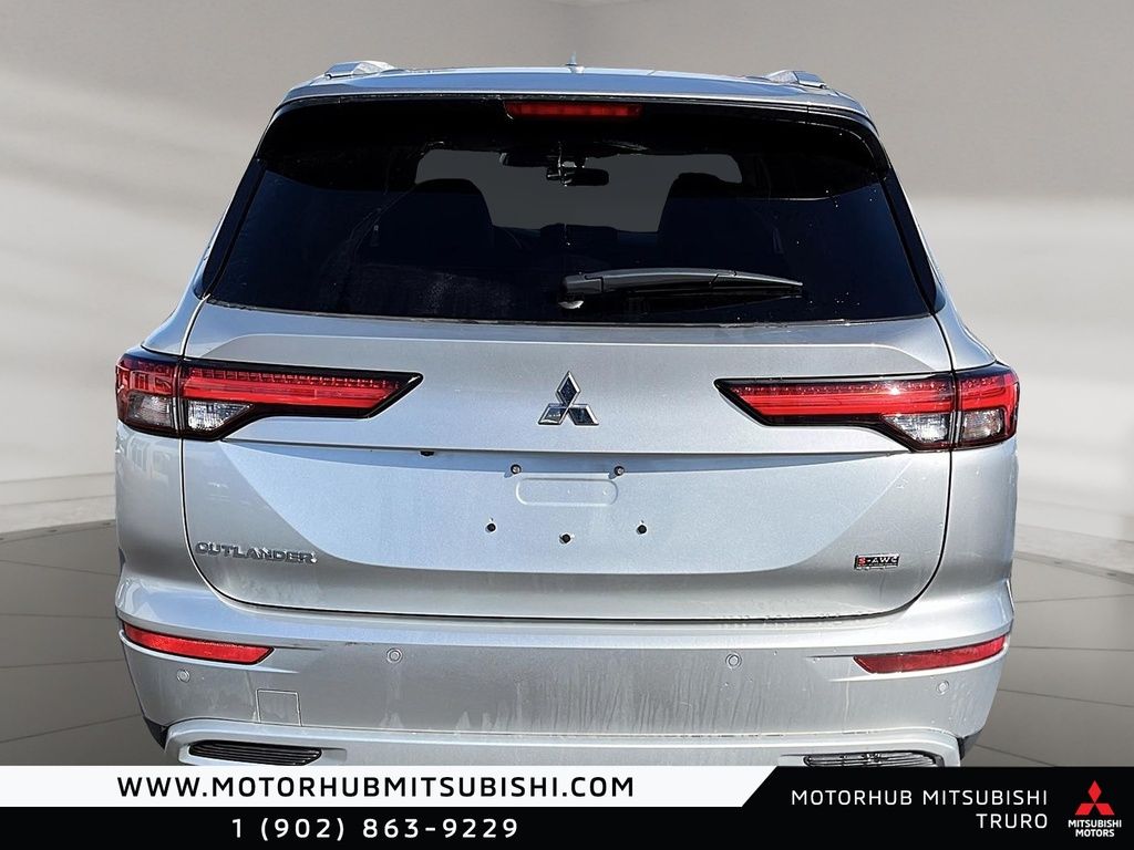 Photo 2022 Mitsubishi Outlander LE Premium #3