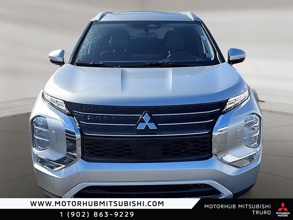 Photo 2022 Mitsubishi Outlander LE Premium #2
