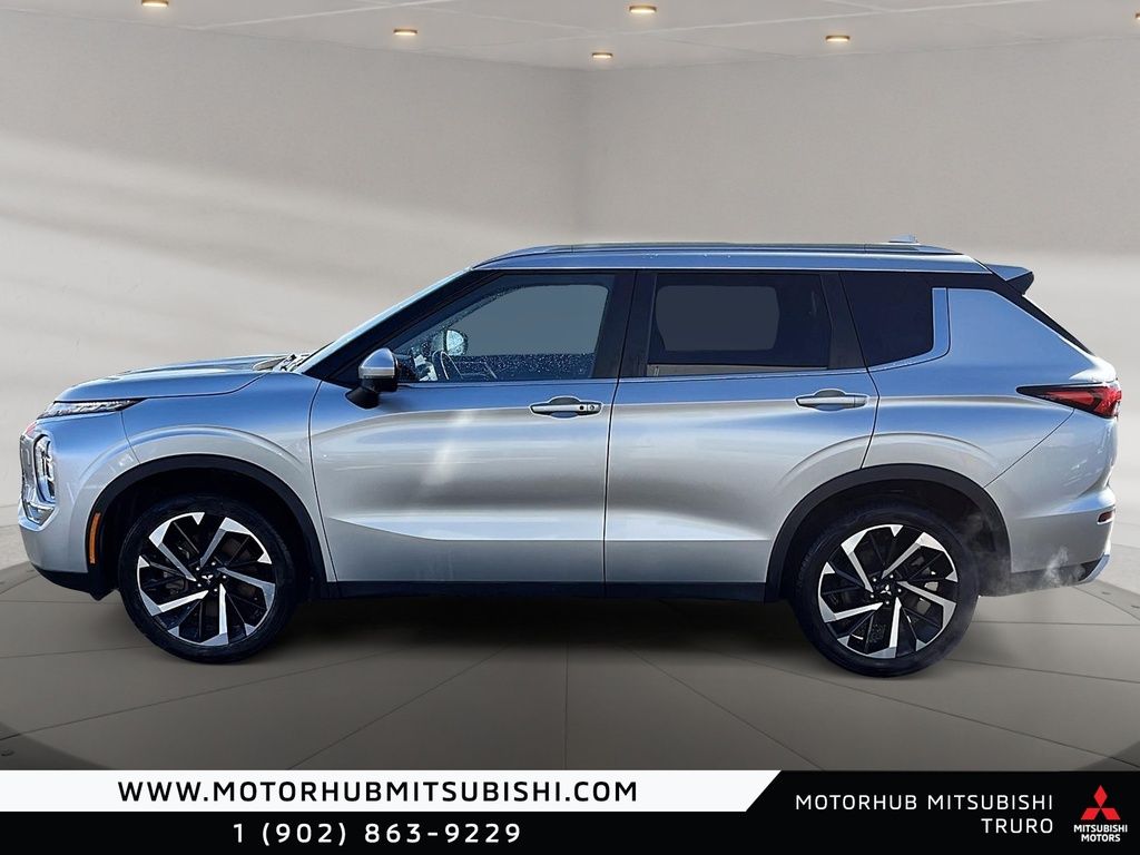 Photo 2022 Mitsubishi Outlander LE Premium #5