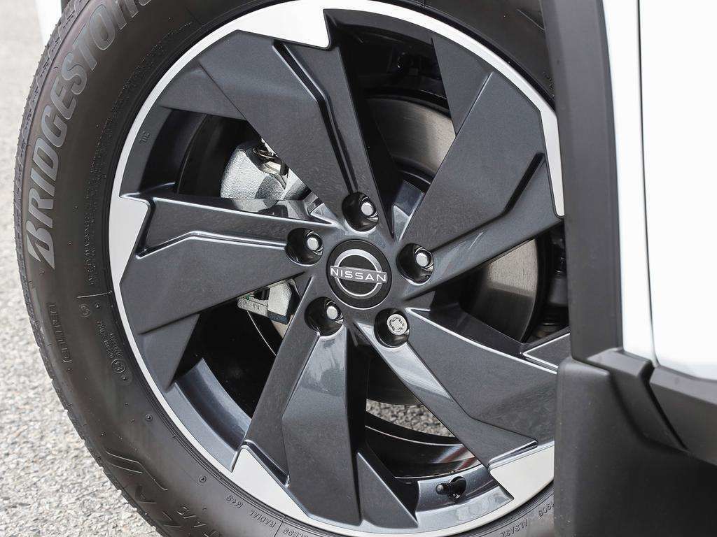 Photo Nissan Rogue SV Moonroof 2026 #8