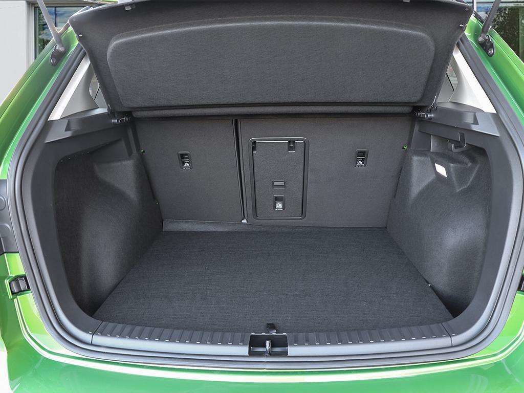 Photo 2026 Volkswagen Taos Comfortline Black Edition 4MOTION #7