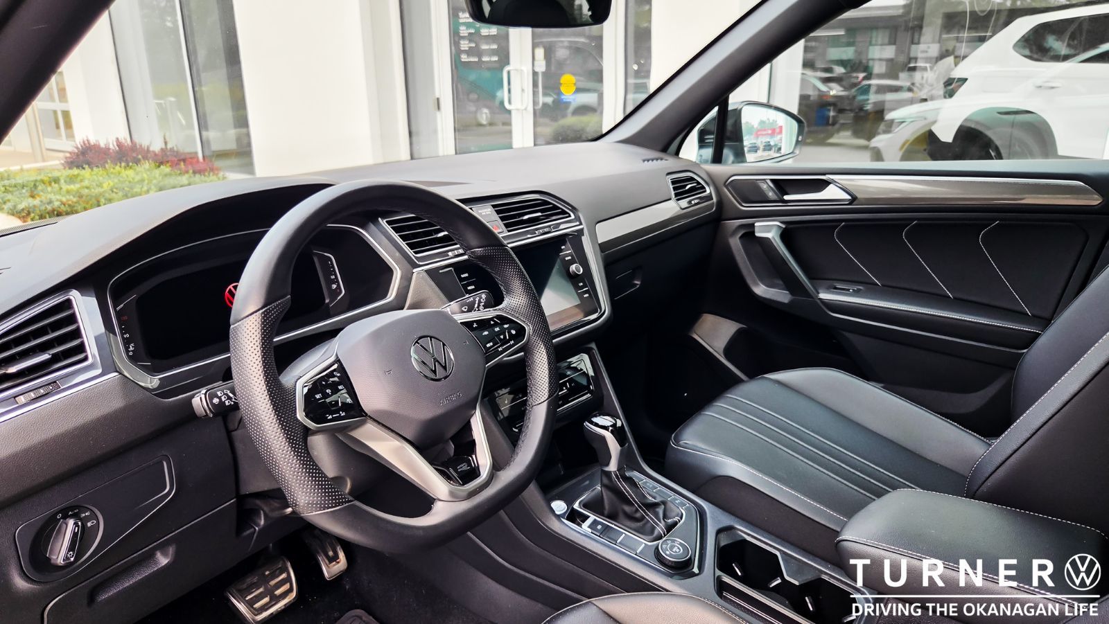 Photo 2024 Volkswagen Tiguan Comfortline R-Line Black Edition #7
