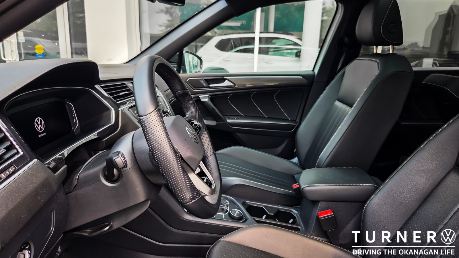 Photo 2024 Volkswagen Tiguan Comfortline R-Line Black Edition #8