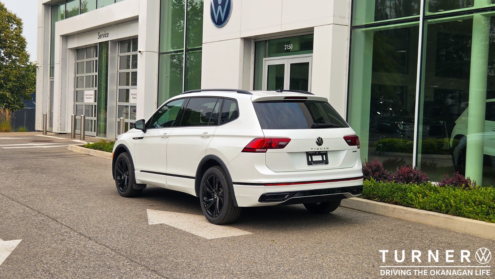 Photo 2024 Volkswagen Tiguan Comfortline R-Line Black Edition #5