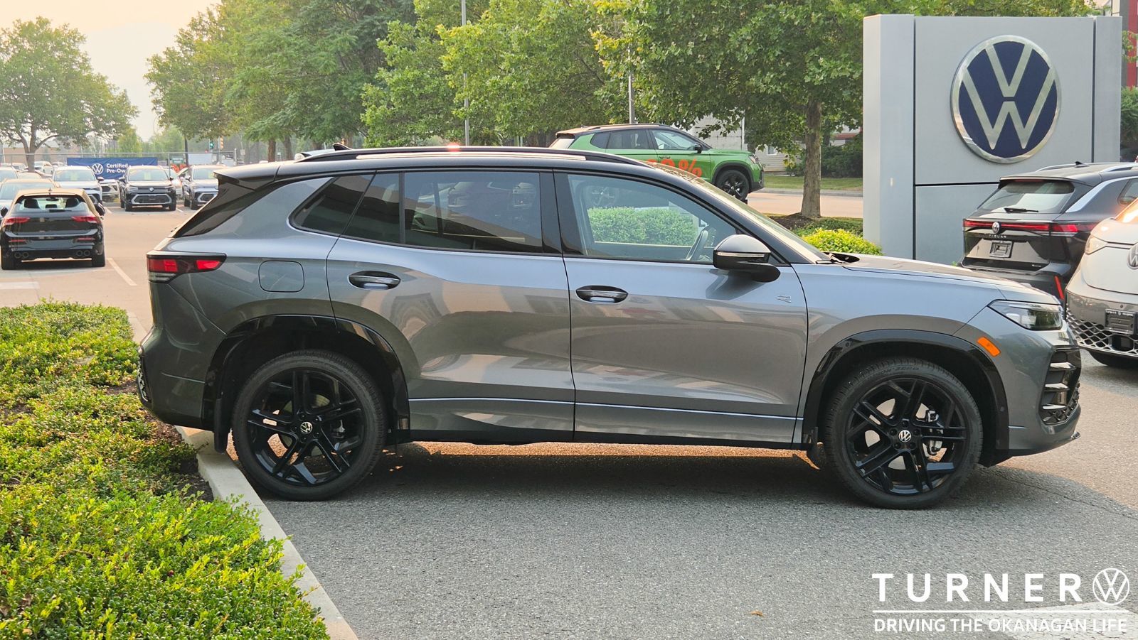 Photo 2025 Volkswagen Tiguan Comfortline R-Line Black Edition #4