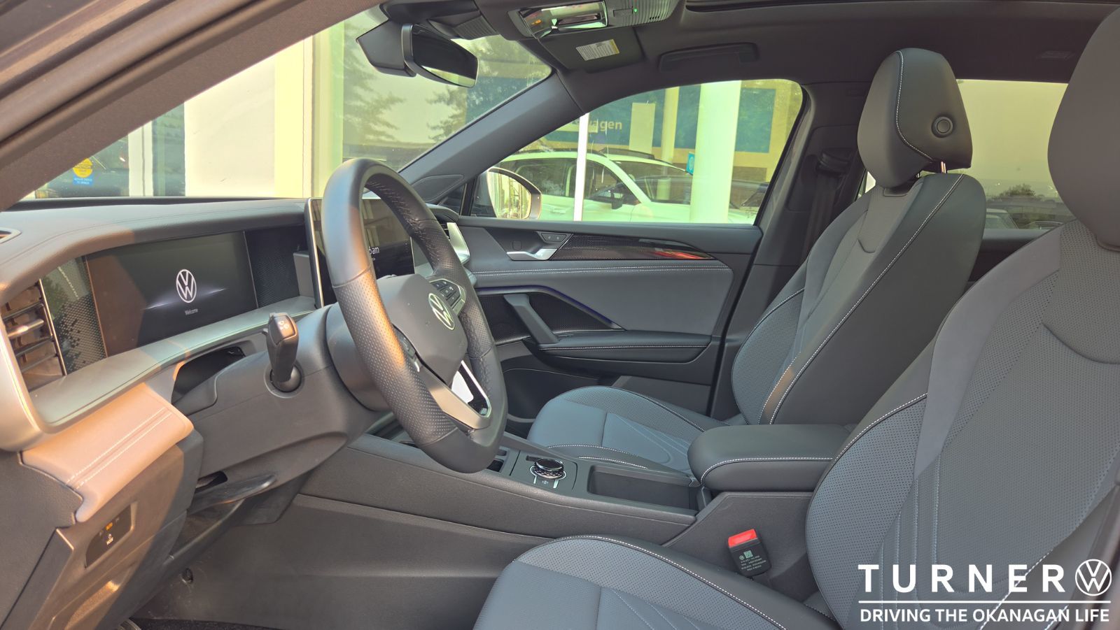 Photo 2025 Volkswagen Tiguan Comfortline R-Line Black Edition #8
