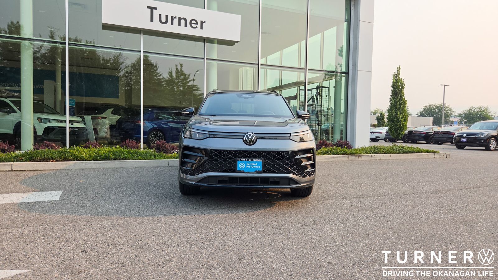 Photo 2025 Volkswagen Tiguan Comfortline R-Line Black Edition #3