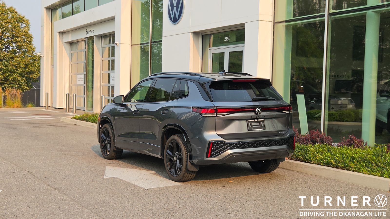 Photo 2025 Volkswagen Tiguan Comfortline R-Line Black Edition #5