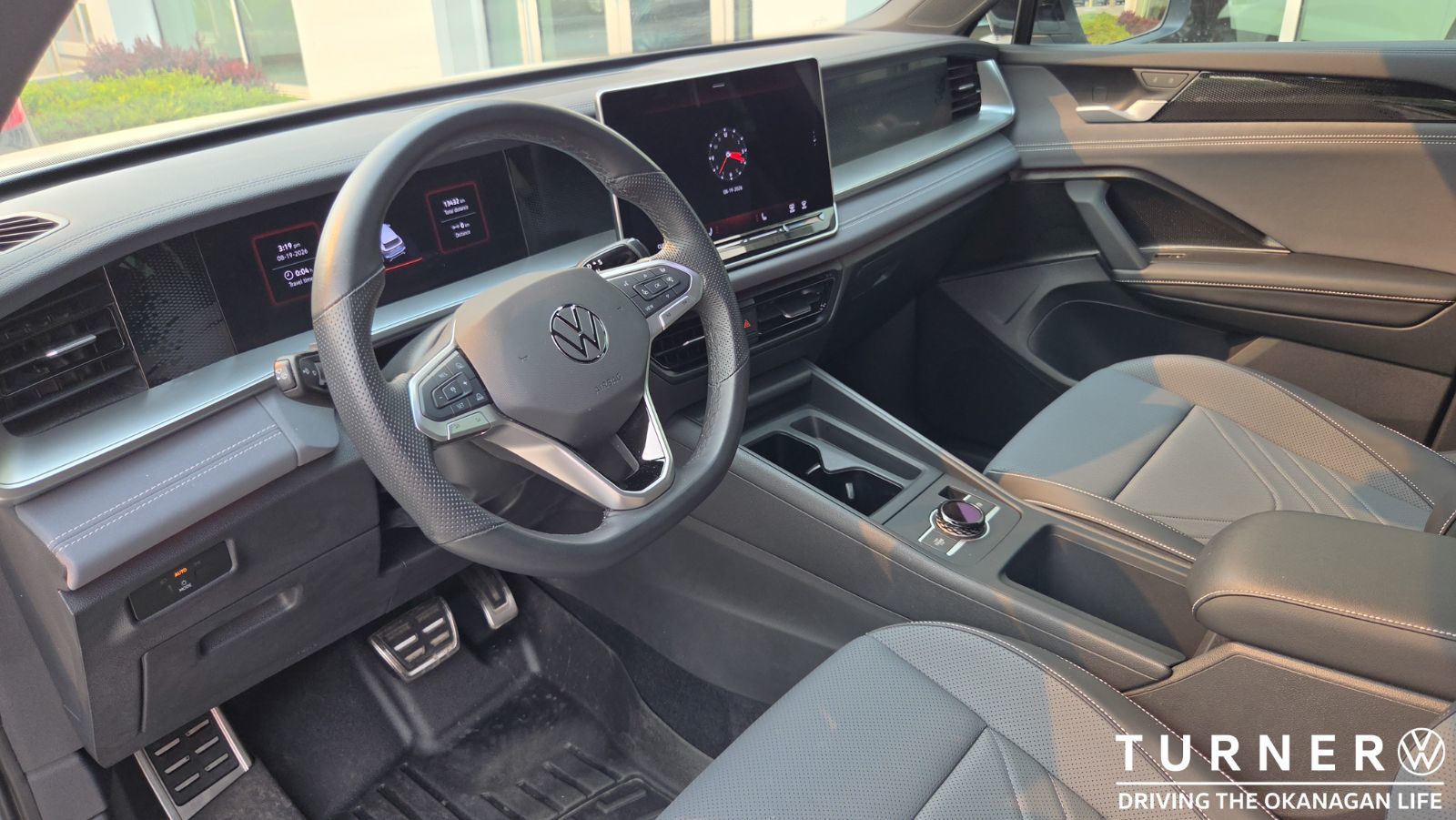 Photo 2025 Volkswagen Tiguan Comfortline R-Line Black Edition #6