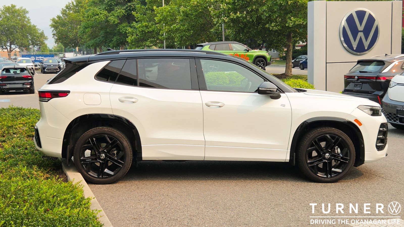 Photo 2025 Volkswagen Tiguan Comfortline R-Line Black Edition #4
