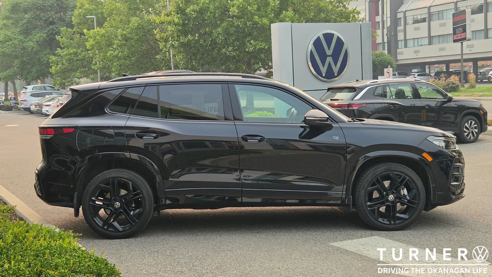 Photo 2026 Volkswagen Tiguan Comfortline R-Line Black Edition #4